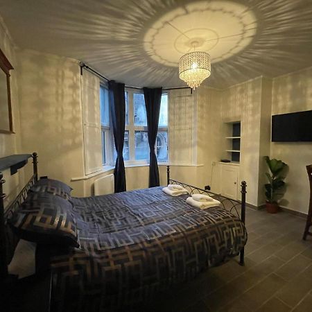 Gated Stunning Period Studio In Vibrant Bristol Exteriör bild